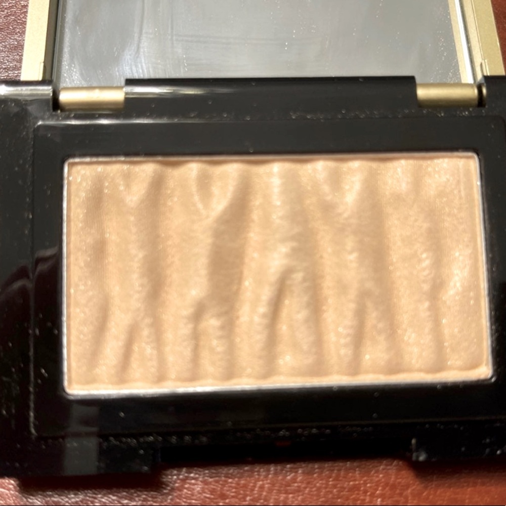 Elizabeth Arden shimmer powder in nude